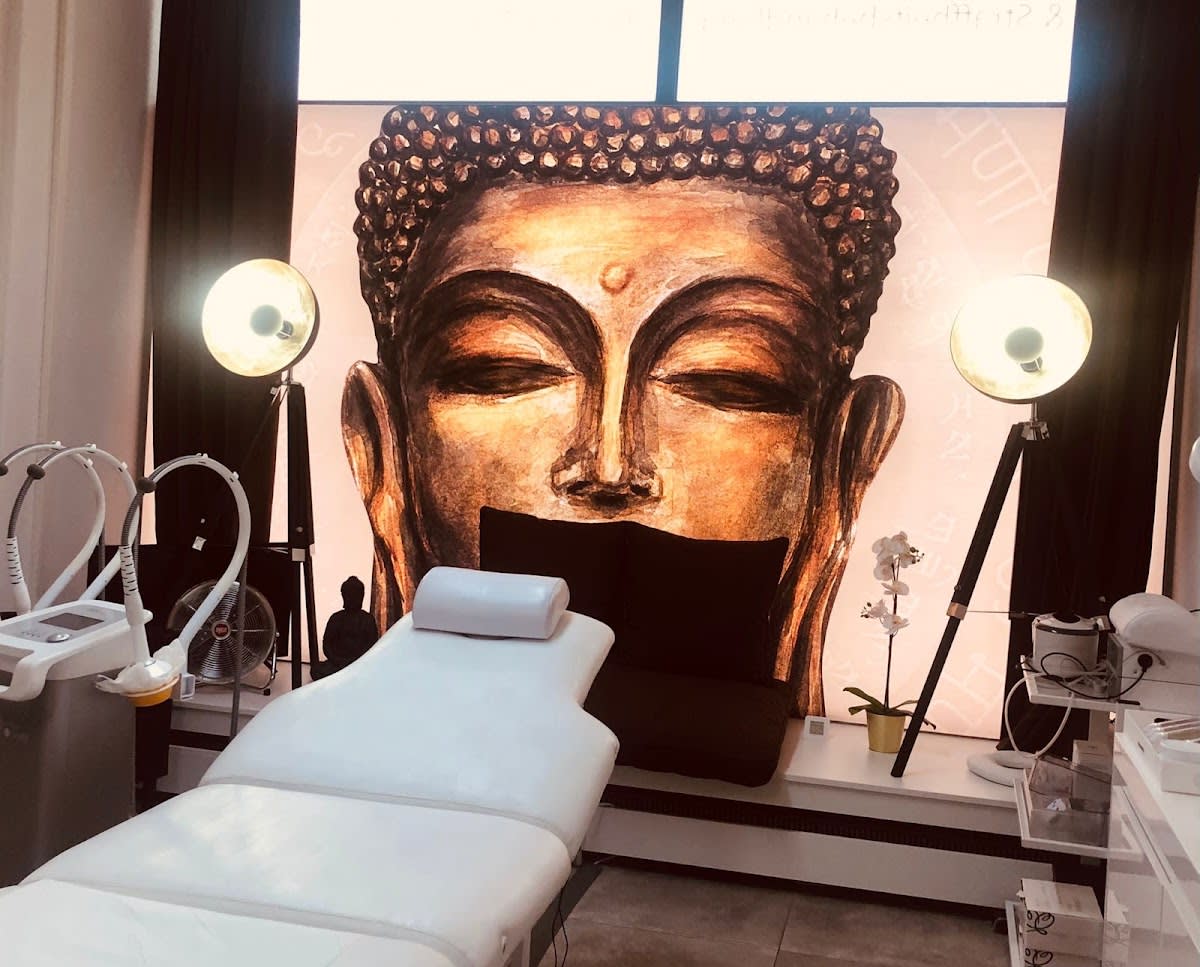 Health Beauty Lifestyle AG - Face & Body Clinic gallery image 6