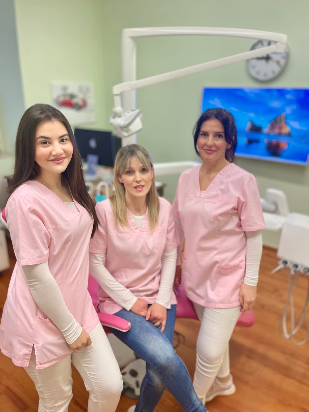 Zahnarzt Basel - Basel's English Dentist - Dr. Garry Bonsall gallery image 1