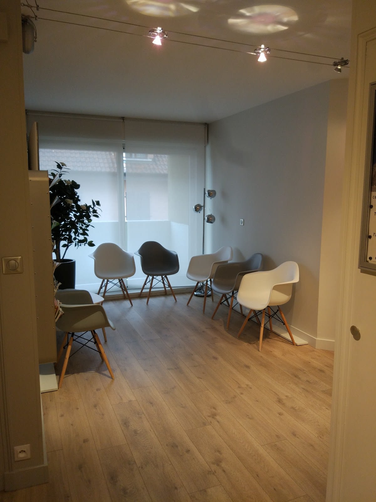 Dr Arnaud BESSARD ( Parodontologie, Implantologie et médecine esthétique dentaire) gallery image 10