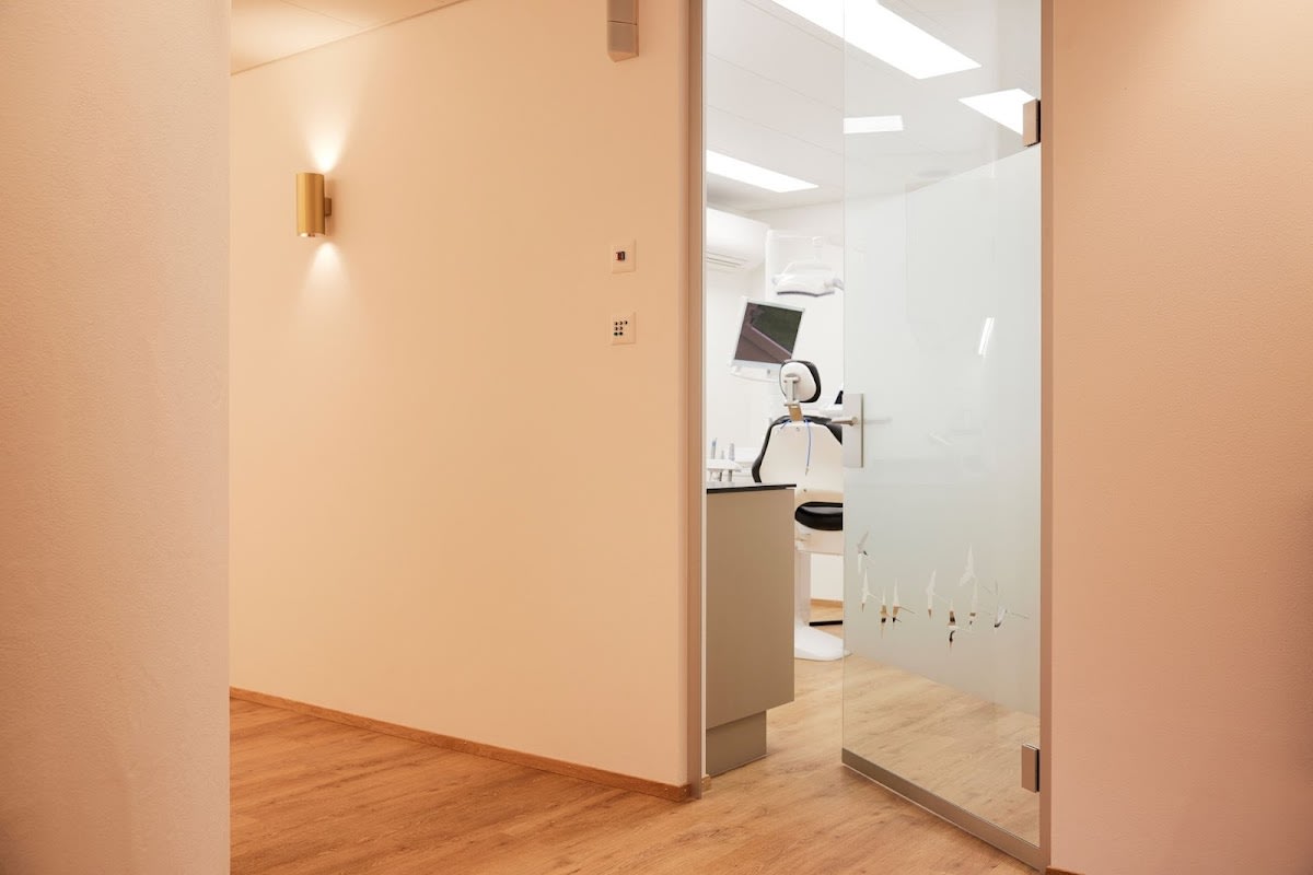 Dr. med. dent. Simone Blaser gallery image 10