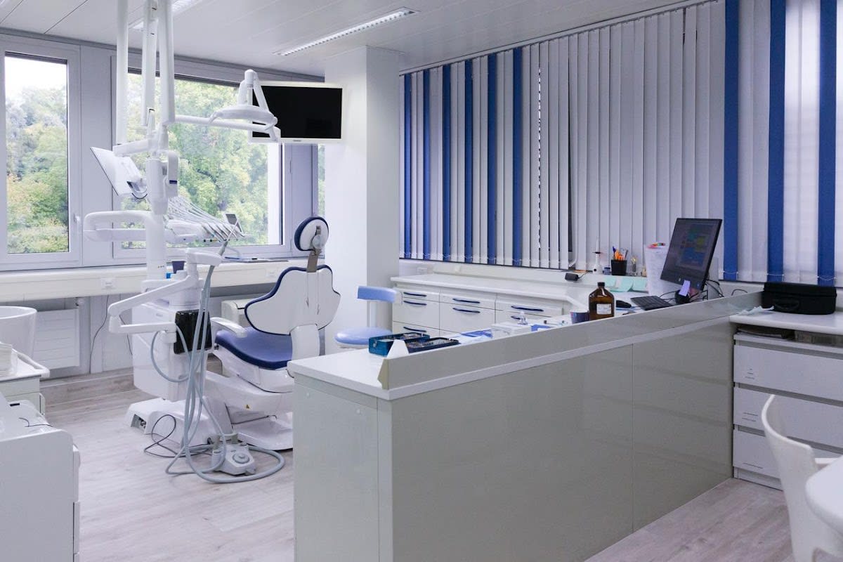 CMD+I Dentistes & Urgences Dentaires Dr. Sandrine Rossier gallery image 4