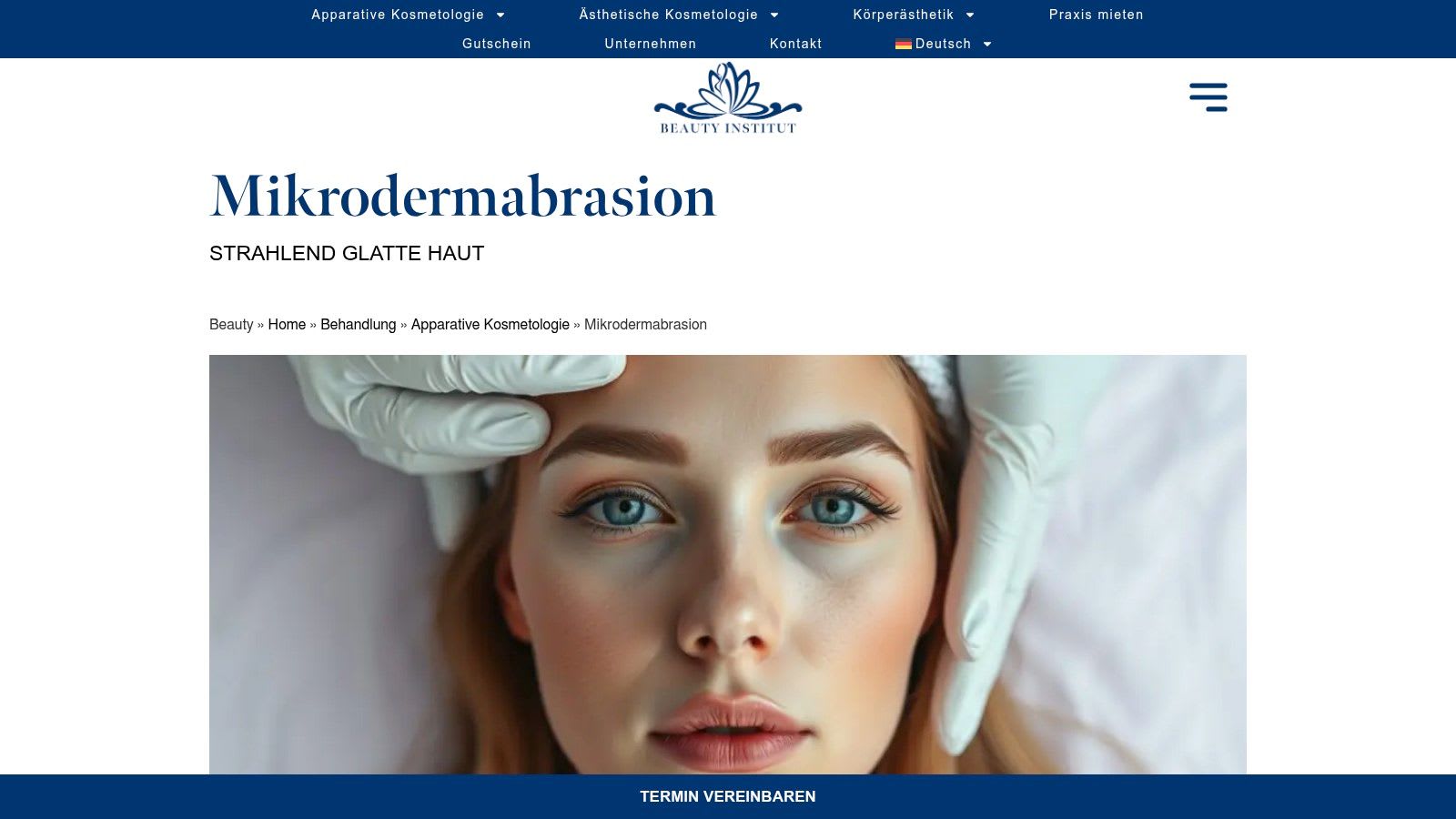 Esthéticienne effectuant un traitement facial, représentant les services au Beauty Institut Zürich Seefeld