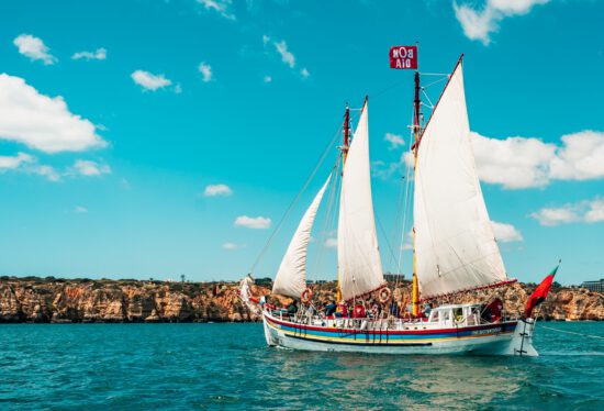 Passeio de Barco Cruzeiro na Baía de Lagos