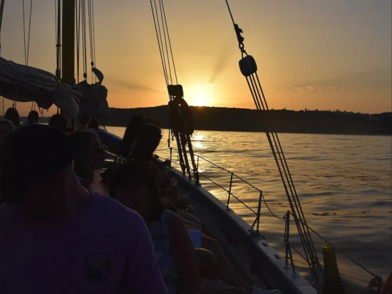 Passeio de Barco Tradicional de Veleiro ao pôr do sol + Espumante Prosecco