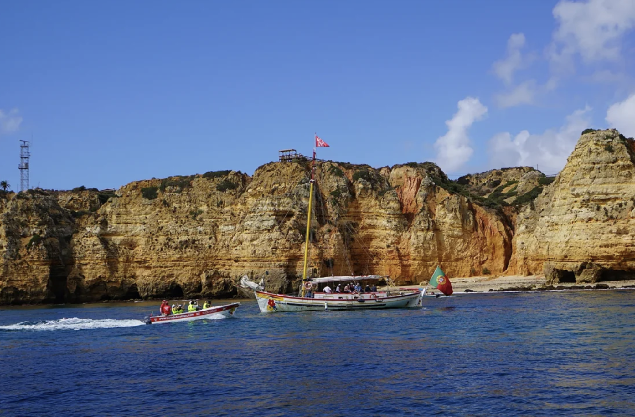Passeio de Barco, Grutas Ponta da Piedade inclui Cocktail ou Tapas