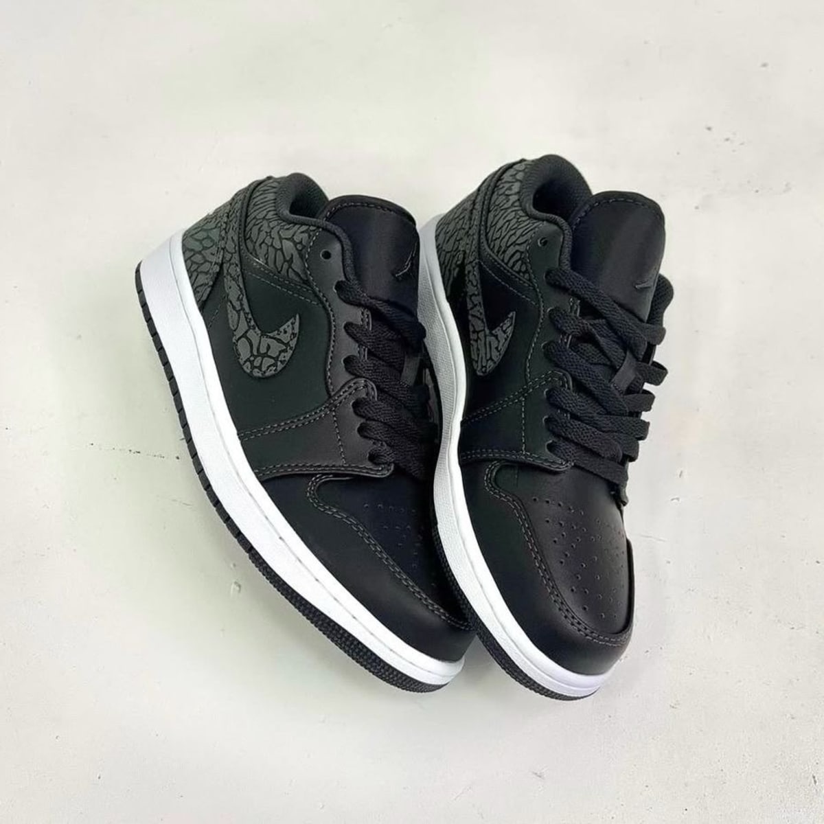 NIKE AIR JORDAN 1 “BLACK ELEPHANT”
