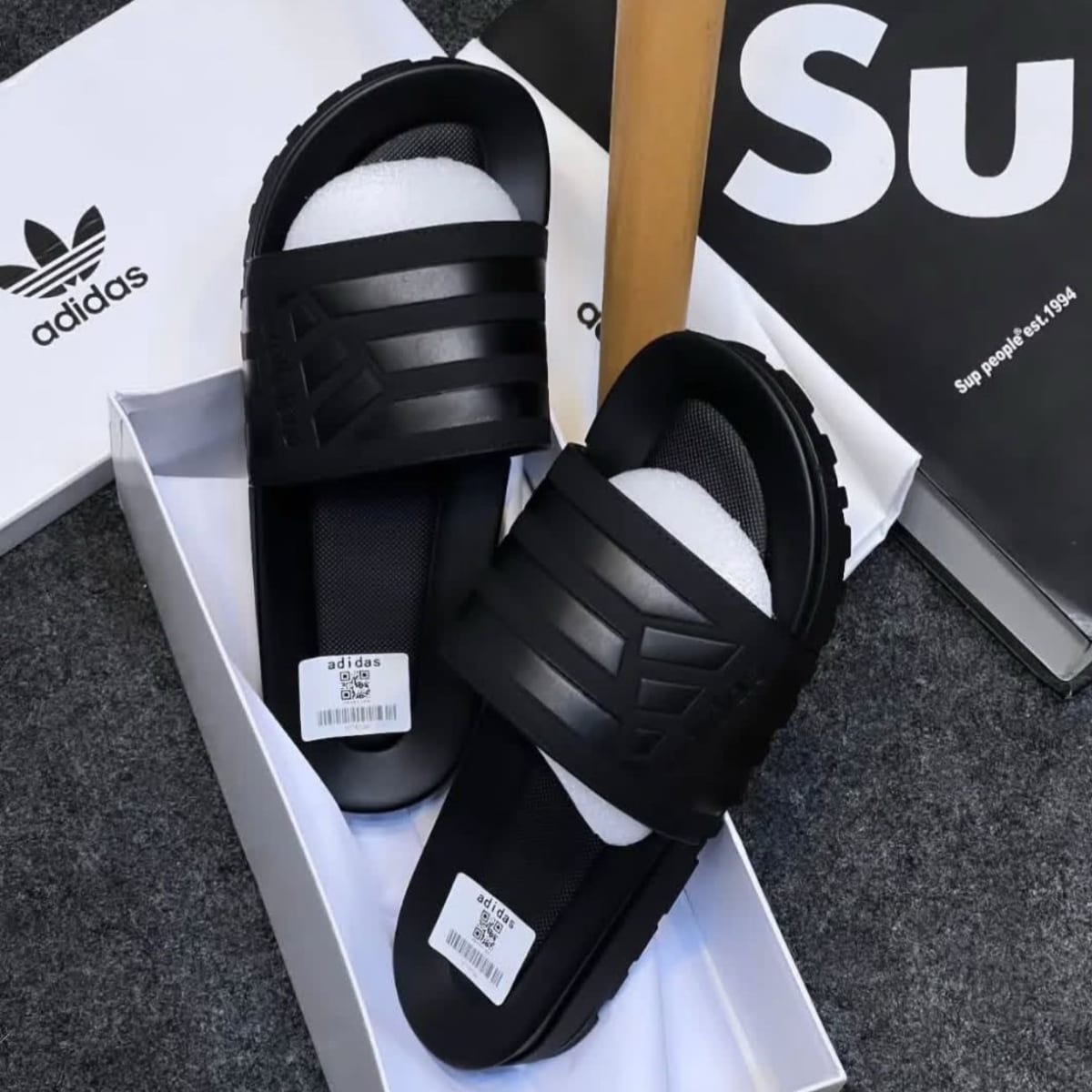 ADIDAS ADILETTE SLIDES (BLACK)