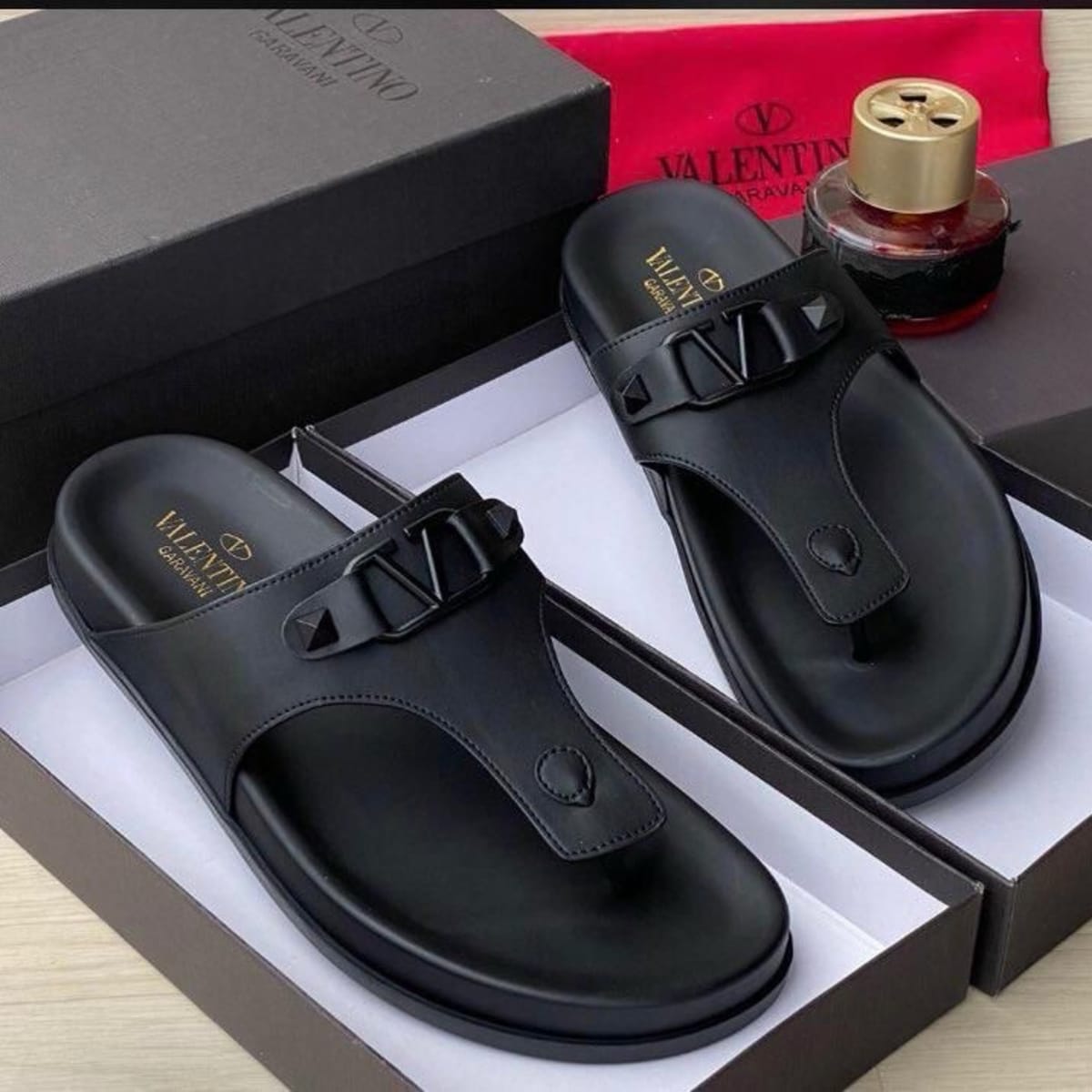 VALENTINO GARAVANI SLIPPERS (BLACK)