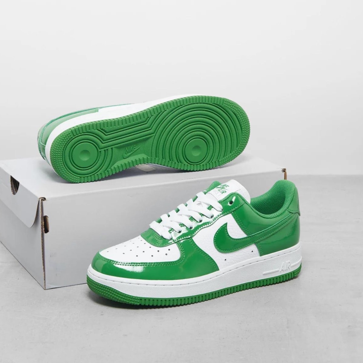 NIKE AIR FORCE 1 `07 "KELLY GREEN"
