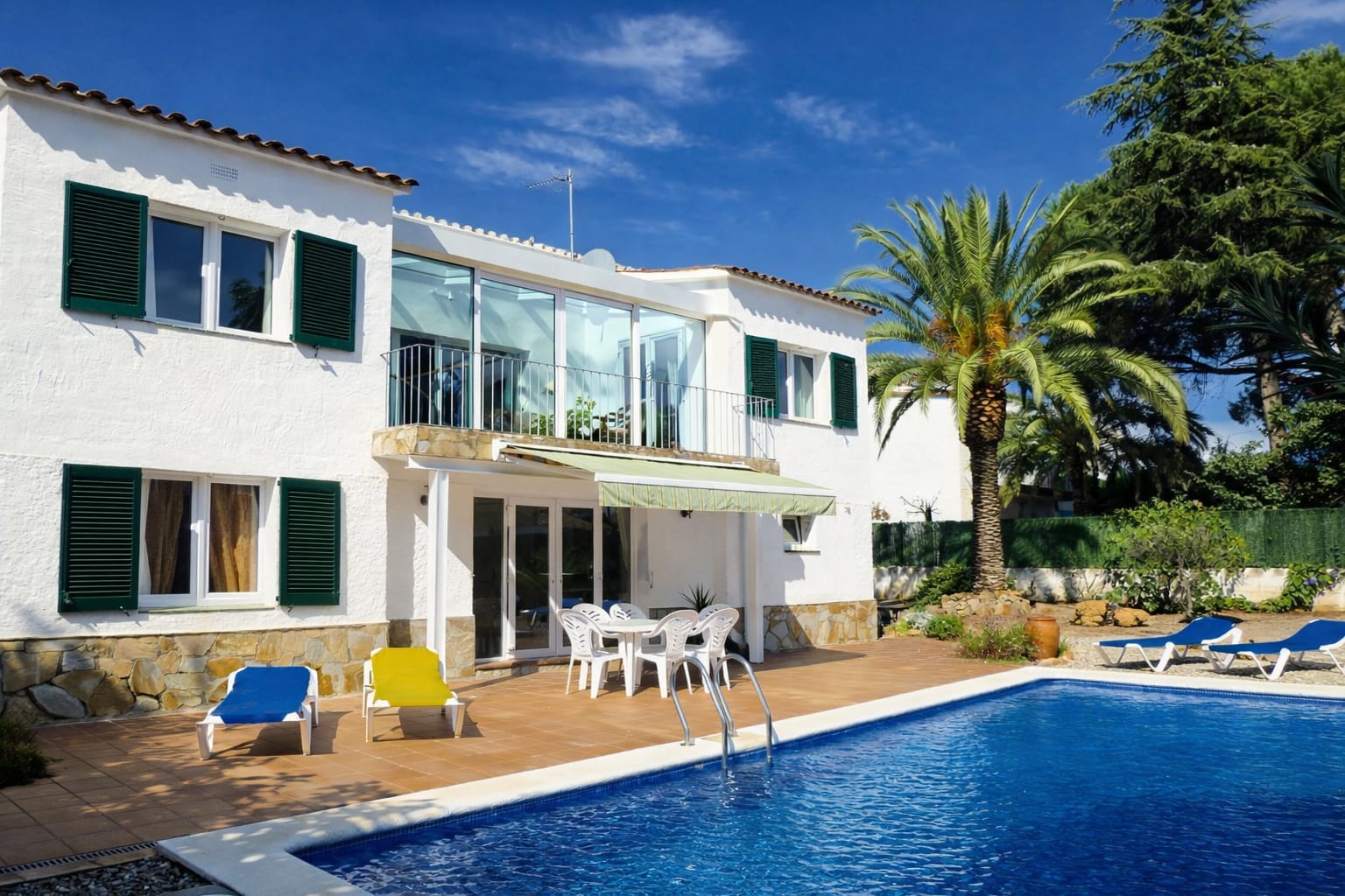 Villa Mediterránea con Piscina Privada en l'Escala 