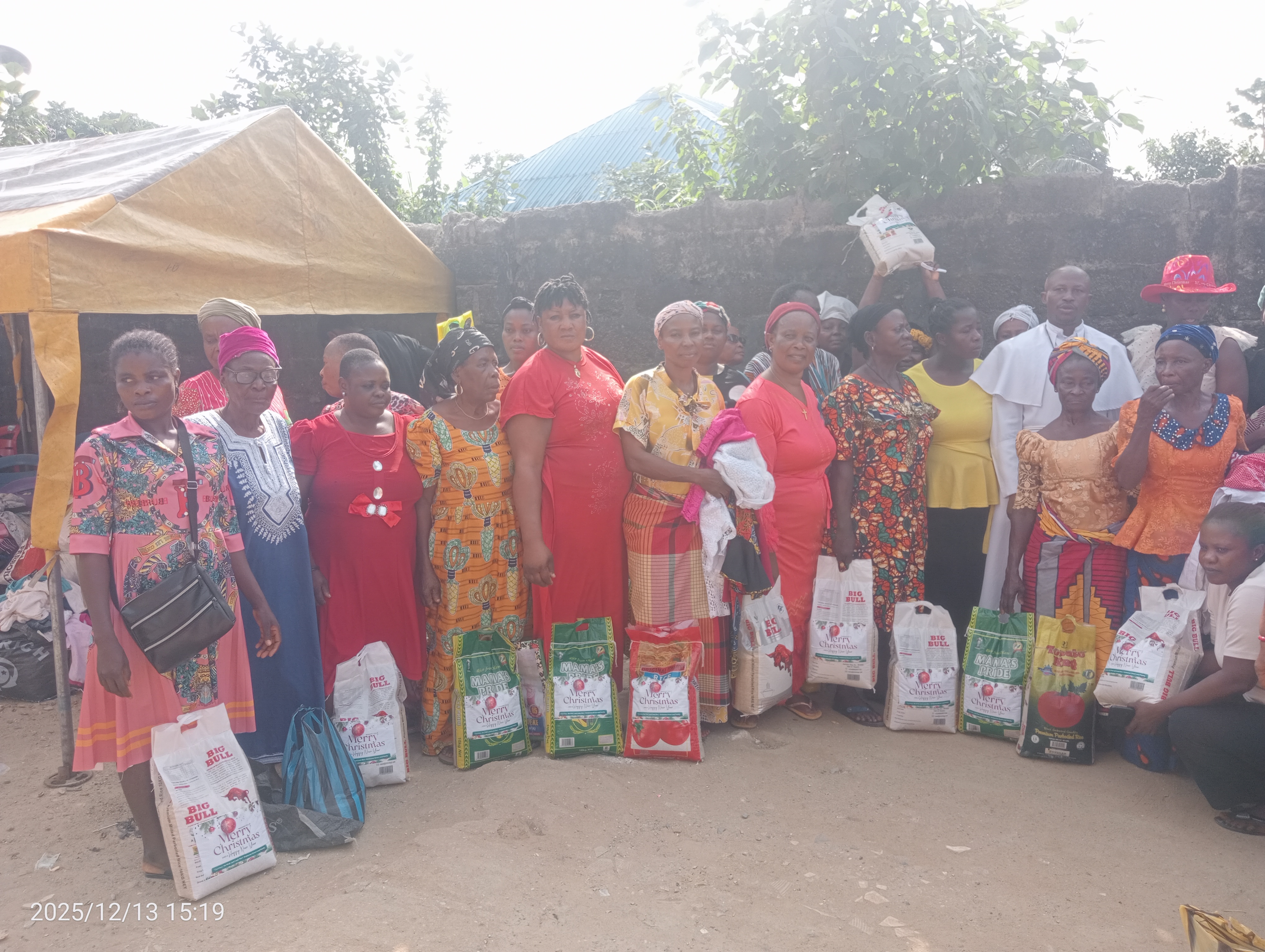 widows receiving food items