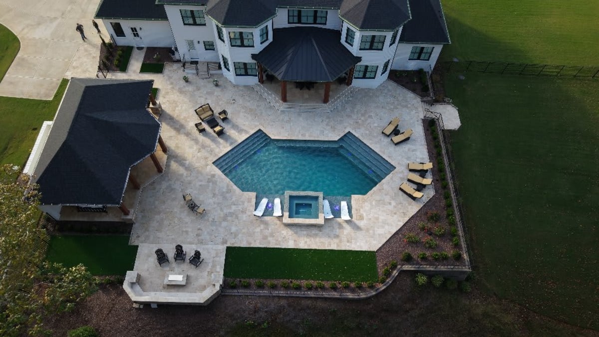 Pool & Outdoor Living Space