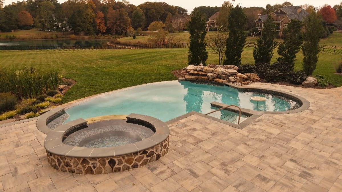 Pool & Stone Spa