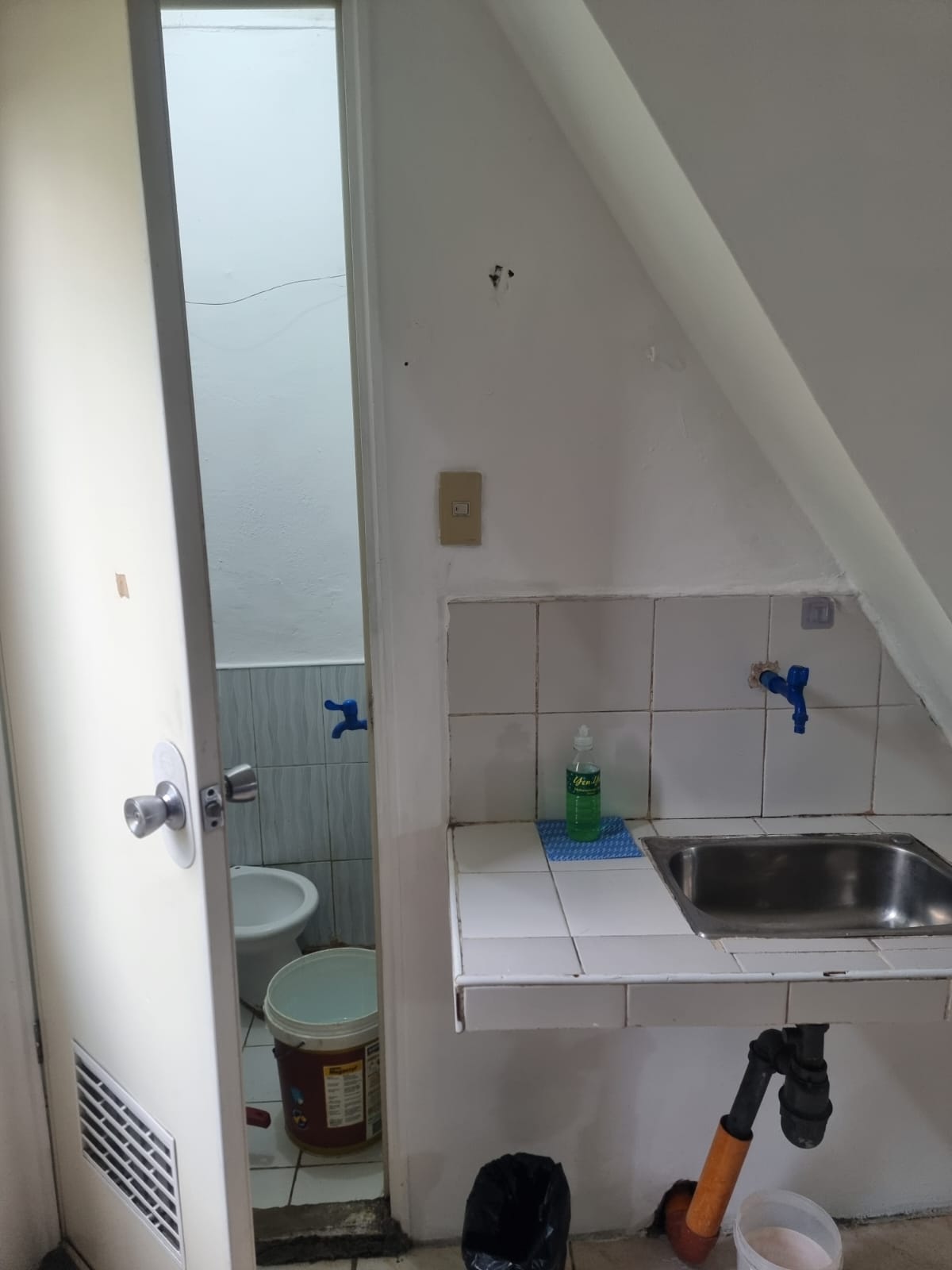 Studio fan room - rental in Taguig City