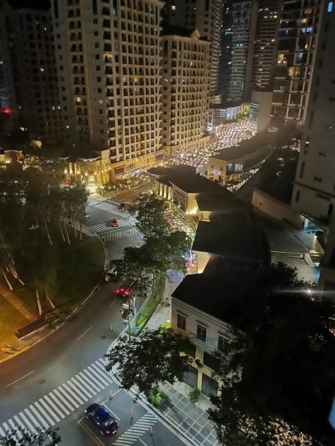 2 Beds 2 Baths Apartment/condo Facing Burgos Circle By Golf Course - rental in BGC / Taguig