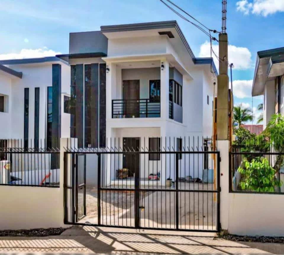 3 Beds 3 Baths House - rental in Bacolod