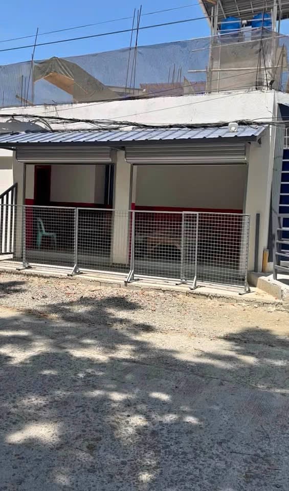 2 Store For Rent roll up door separate power meter Free water private rest room. Public park - rental in Iloilo City