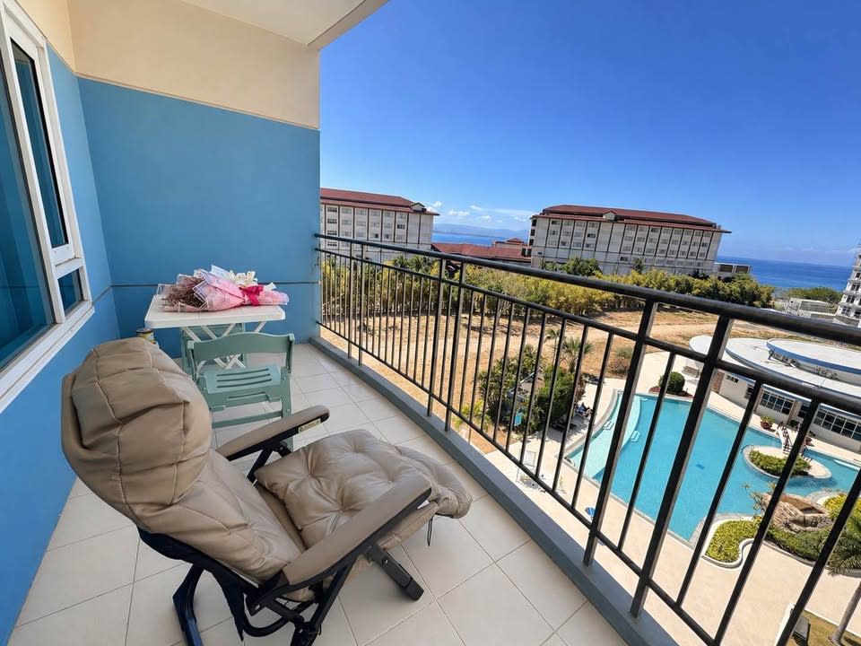 Studio Unit with Balcony and Free Parking for Rent - rental in Cebu City