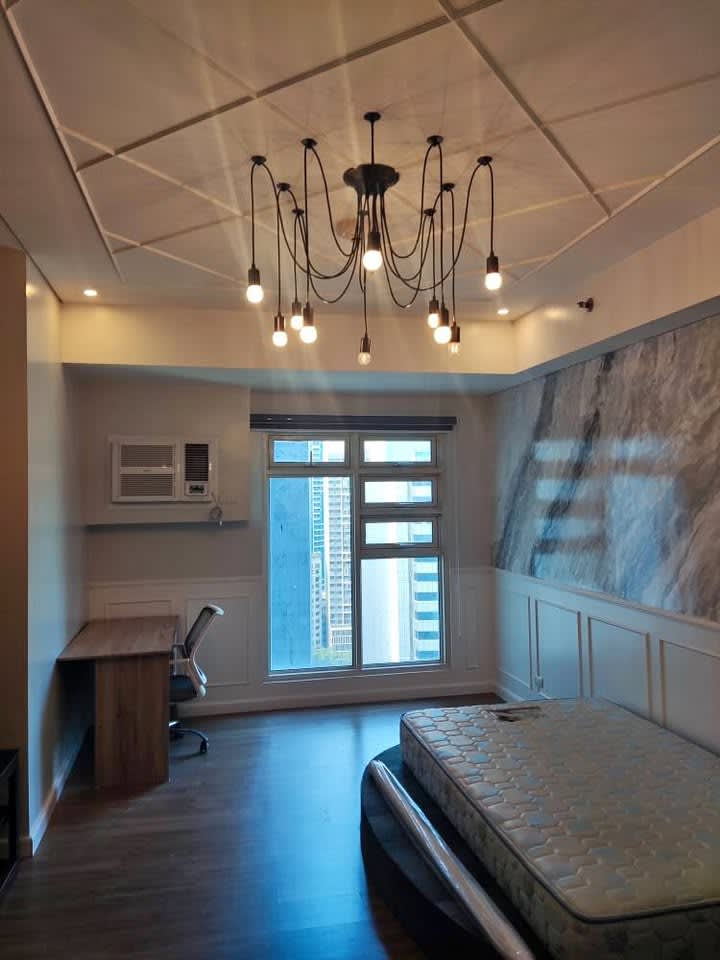 FOR RENT: Studio type condo unit in Kroma Tower - rental in Makati