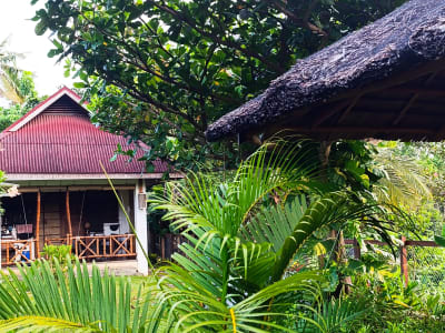 2 small houses on 600sqm overlooking land.