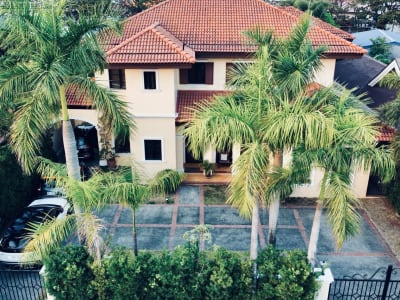 Classic Mediterranean villa - 6 bedrooms
