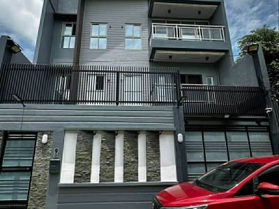 3-Storey Modern Property Perfect for Business & Living