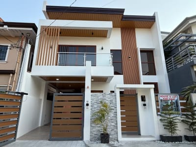 Elegant and Spacious 4 bedroom home with double garage and Private maid suite