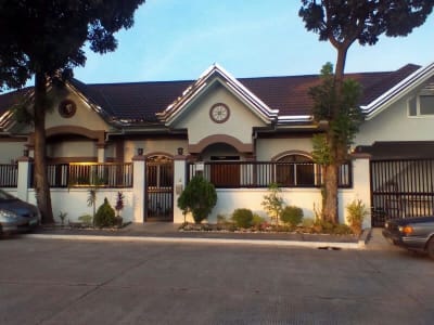 4 bed house on secure subdivision with pool