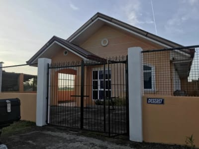 Modern 4-bedroom Bungalow, Close to Airport