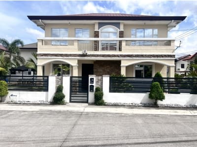 Modern 4 Bedroom house in an exclusive subdivision in Angeles City
