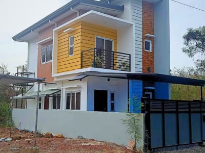 Modern Aesthetic Luxurious House and Lot with 3 Bedrooms and 2 Bathrooms
