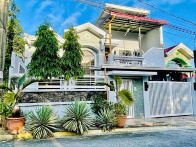 Spacious Home with Mountain View