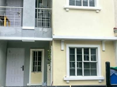 3 Beds 2 Baths Townhouse