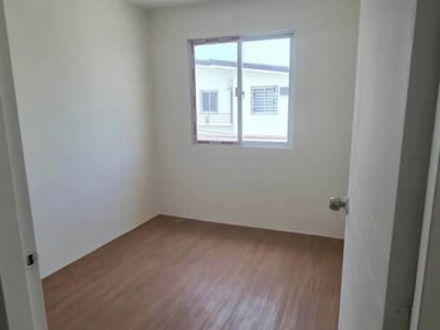 FOR RENT 3 bedrooms 2 cr 1 car garage