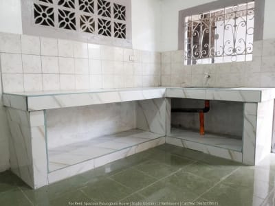 1 Bed 2 Baths House