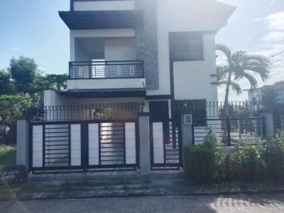 3 Beds 3 Baths House