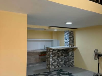 Two-story townhouse high ceiling