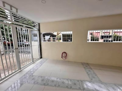 2 Beds 3 Baths House