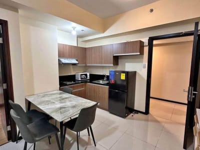For Rent: 1 BR Unit Fully Furnished with balcony and view of Manila Bay and amenities