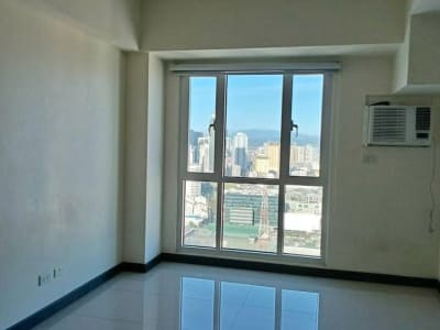 Best deal! 16k/Mon Axis residences tower B facing BGC with Aircon (40th floor) Pioneer Boni