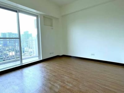 For rent 2br bare with parking