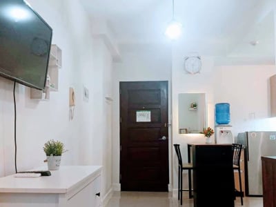 One bedroom furnished condo in east tower b grand Residences Cebu city across it park