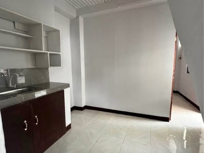2nd floor room for rent