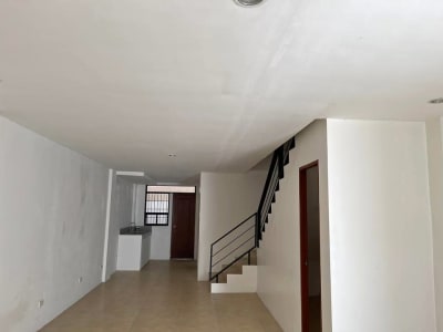 3 Beds 3 Baths Apartment/condo