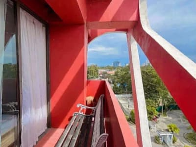3 Beds 2 Baths Apartment/condo