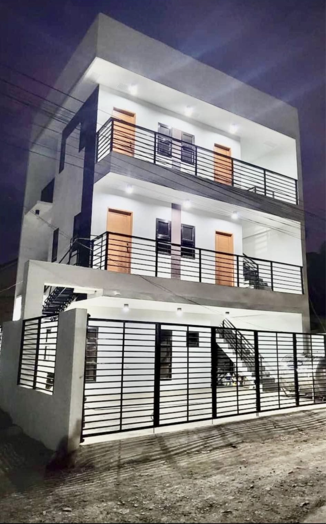 Apartment with 5 studio units for sale