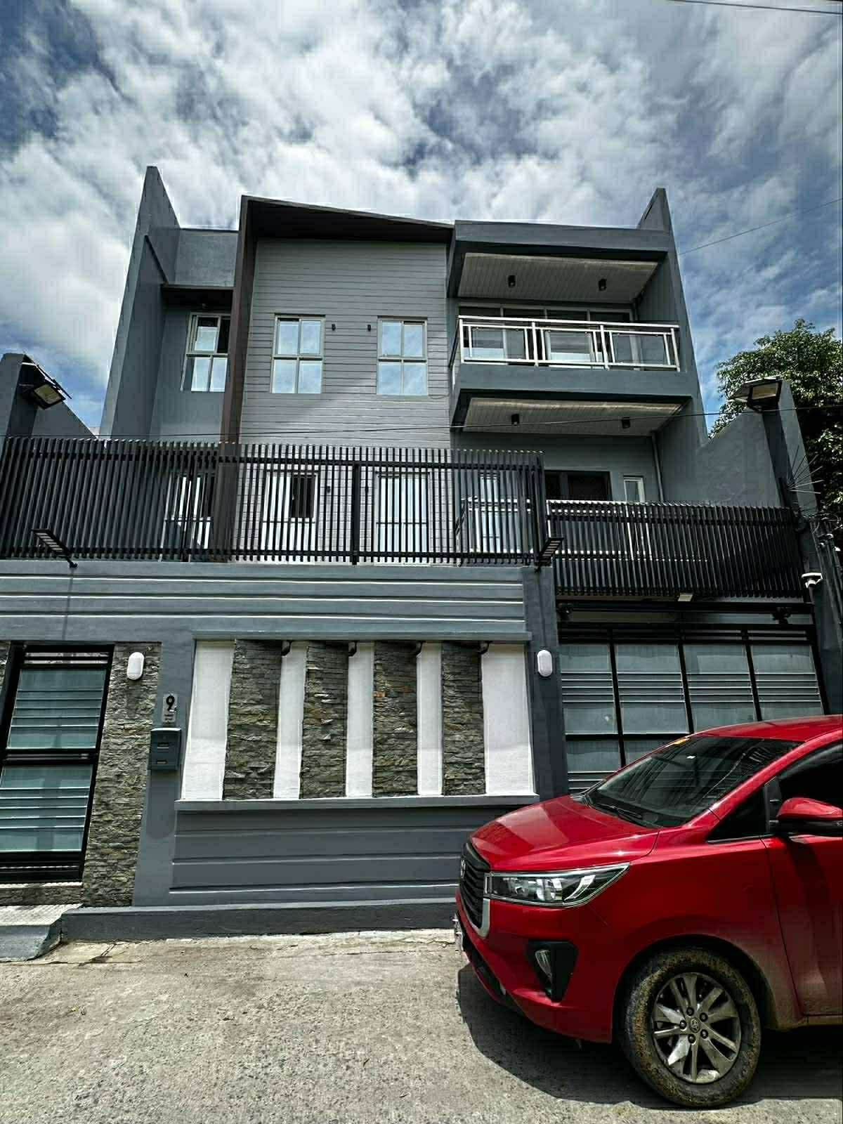 3-Storey Modern Property Perfect for Business & Living