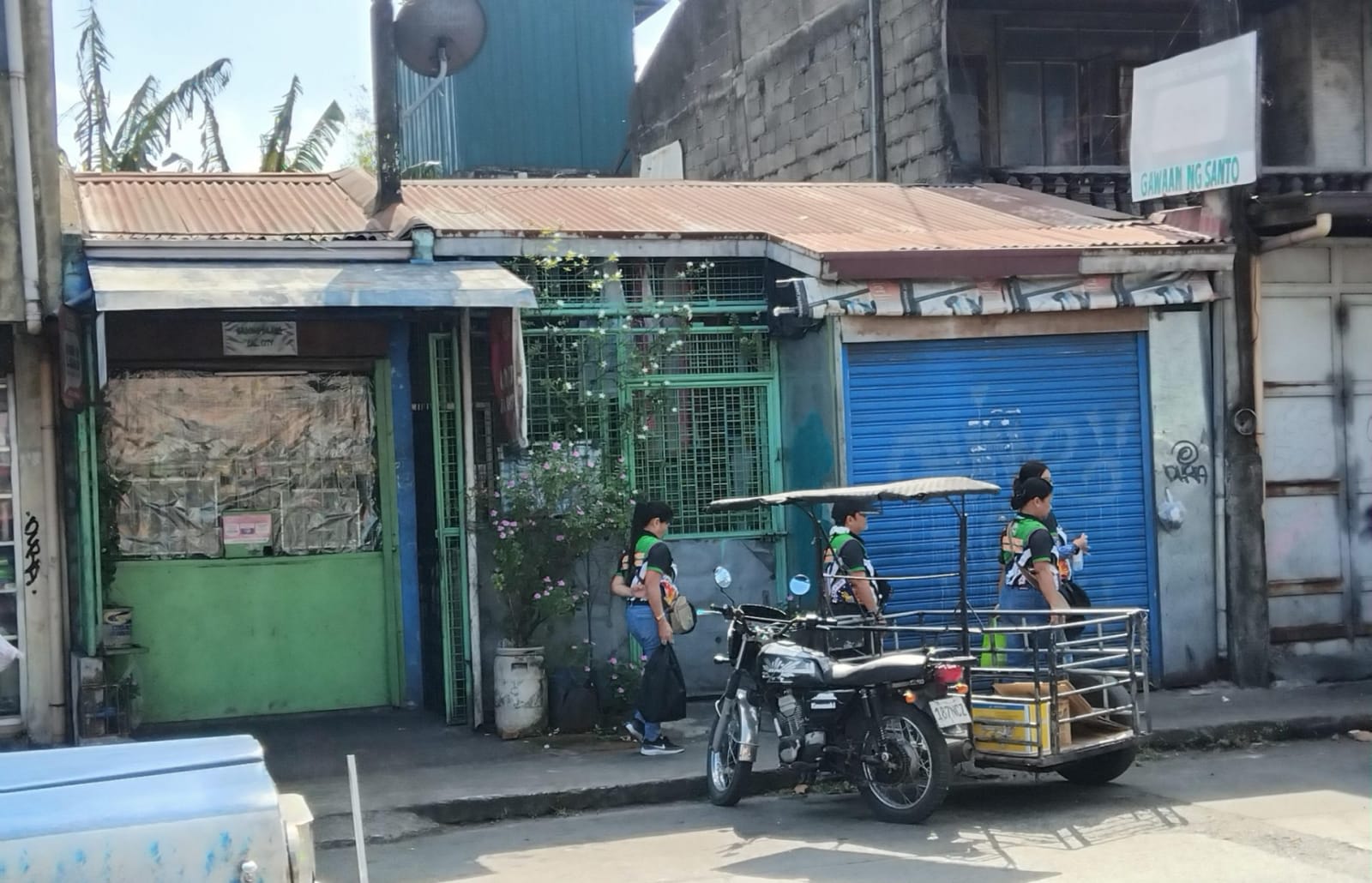 Property for sale along the road in North Caloocan