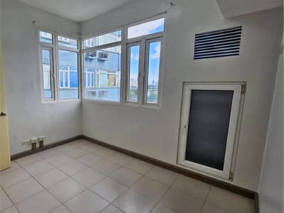 3 Beds 2 Baths Apartment/condo