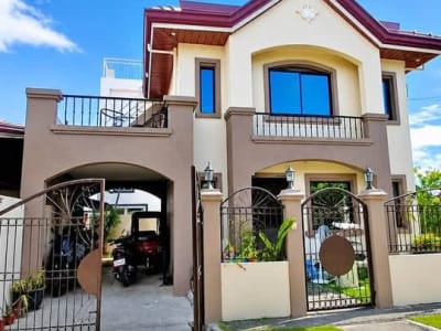 HOUSE FOR RENT 🎉 3 Bedrooms w/ Rooftop - Semi Furnished